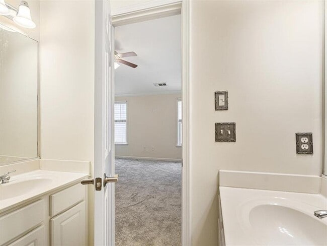 Building Photo - 205 16th St NW