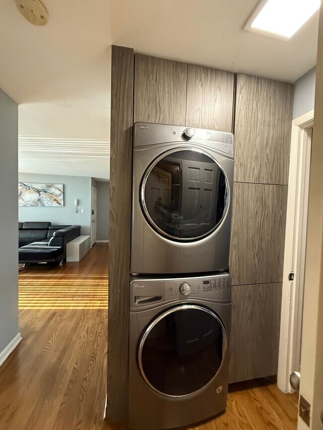 Building Photo - 1710 Dempster St