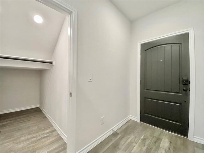 Building Photo - 208 Caisson Trl