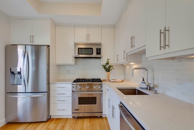 Building Photo - 242 Shawmut Ave