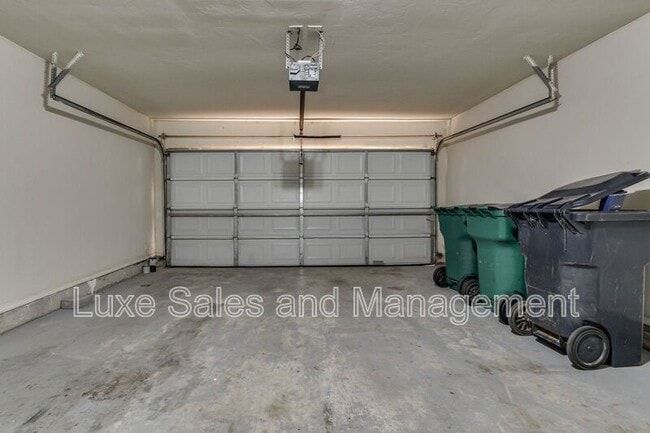 Building Photo - 1736 W Palm Pl