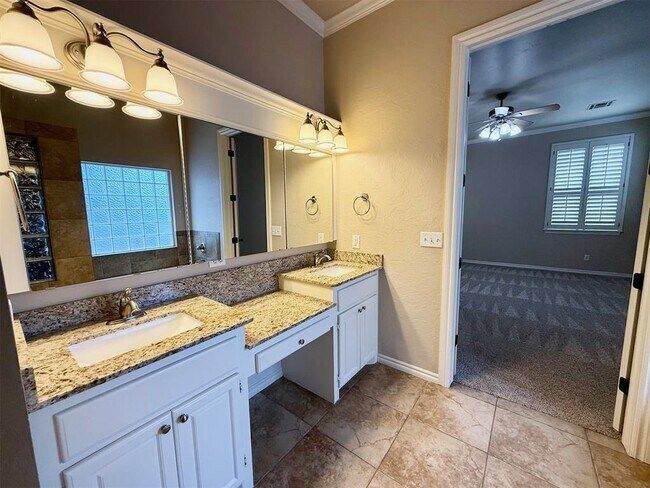 Building Photo - 3816 Tudor Cir