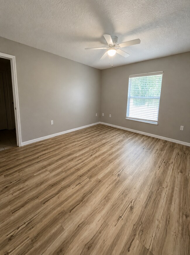 Building Photo - 12053 Centralia Rd