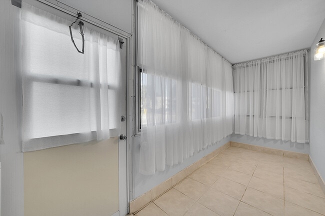 Building Photo - 646 Flanders N