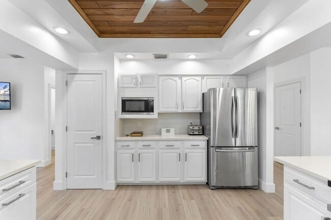 Building Photo - 150 Lucina Dr