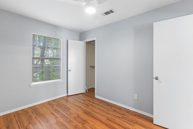 Building Photo - 1208 Hillyer St