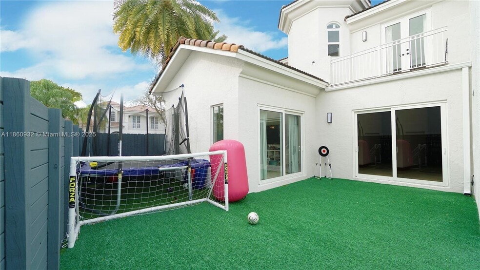 Building Photo - 7031 NW 113th Ct