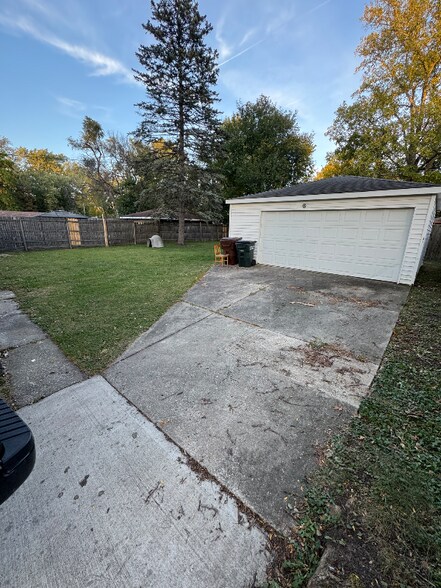 Building Photo - 437 Navajo St