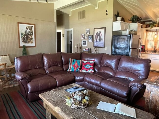 Building Photo - 1114 W 17th St