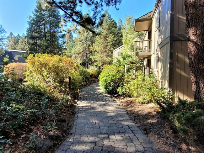 Building Photo - 19717 SW Mount Bachelor Dr
