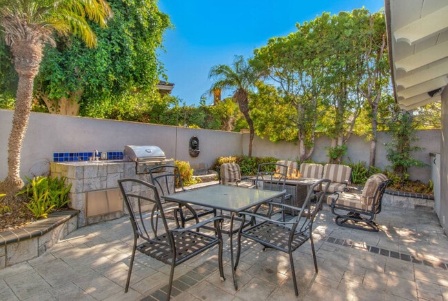 Building Photo - 3672 Seascape Dr