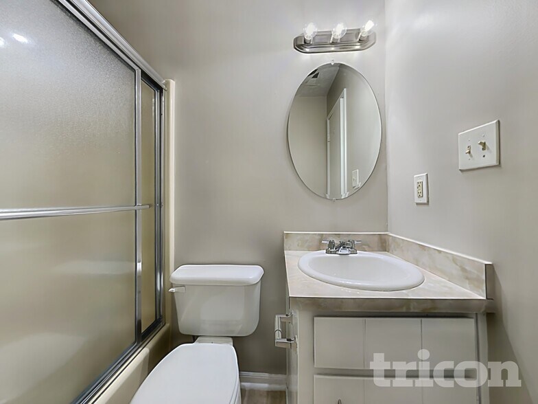 Building Photo - 3959 Grove Trail