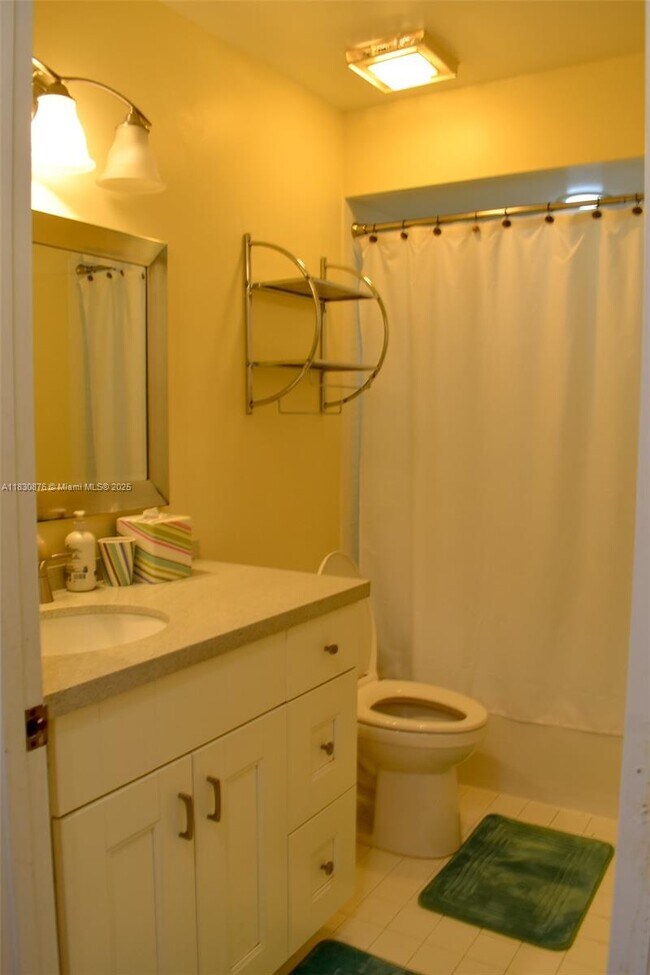 Building Photo - 10998 Mainsail Dr