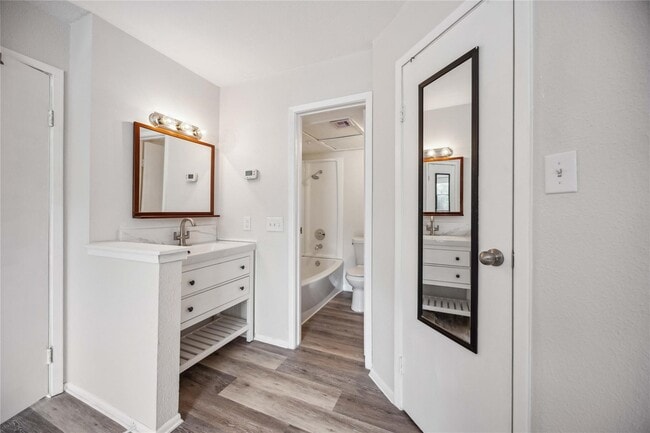 Building Photo - 15534 Zabolio Dr