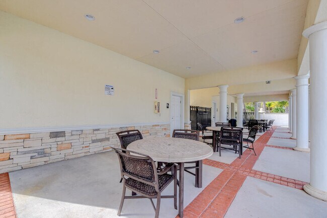 Building Photo - 4644 Cadiz Cir