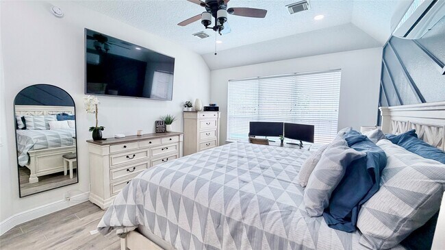 Building Photo - 2708 Sunnycreek Ln