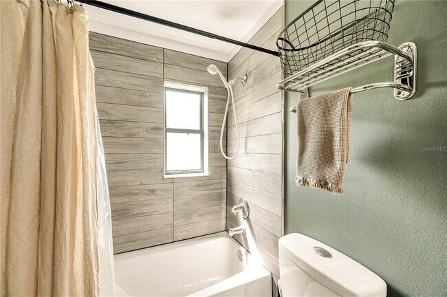 Building Photo - 16084 Stur St