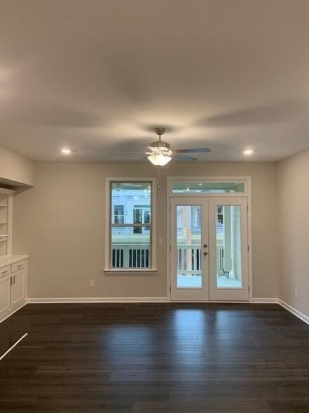 Building Photo - 3925 Redwood Dr