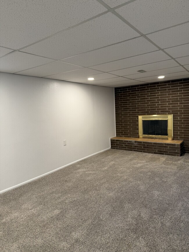 Building Photo - 2520 Lillis Ln