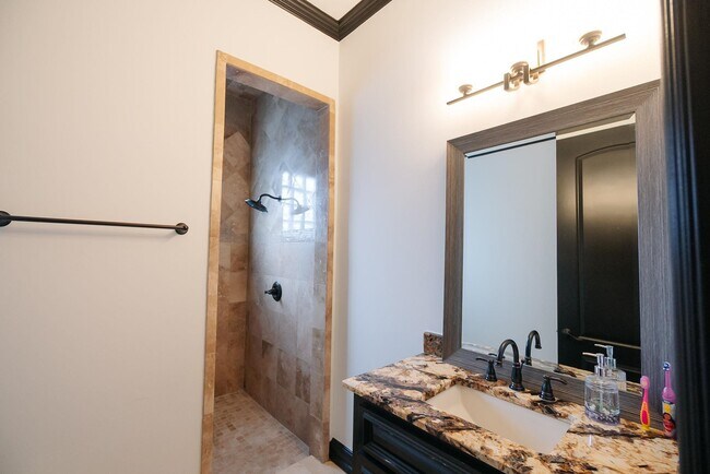 Building Photo - 302 Lake Clark Ct