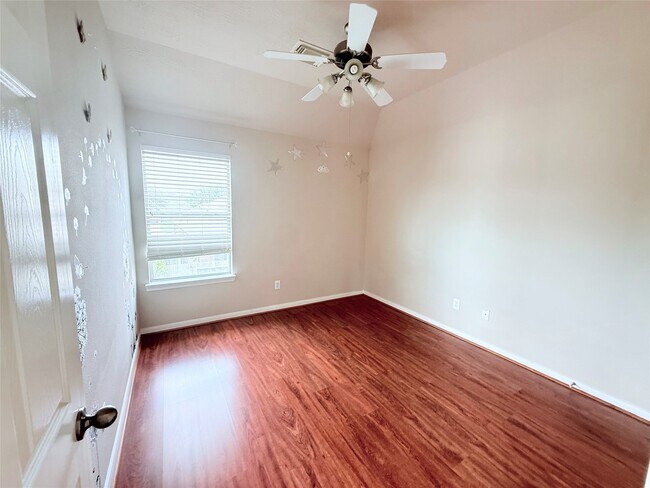 Building Photo - 13907 Normandy Ct