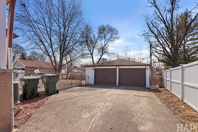 Building Photo - 75 Carthage Ln