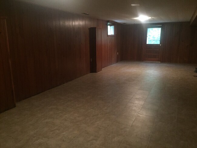 Building Photo - 4 Bedroom/2.5 Bathroom House Across from WL Intermediate School - $2100 per month