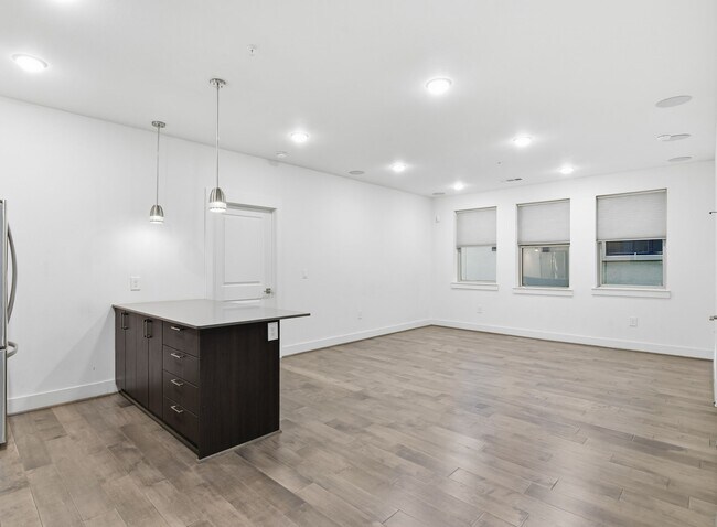 Building Photo - 4819 Caroline St