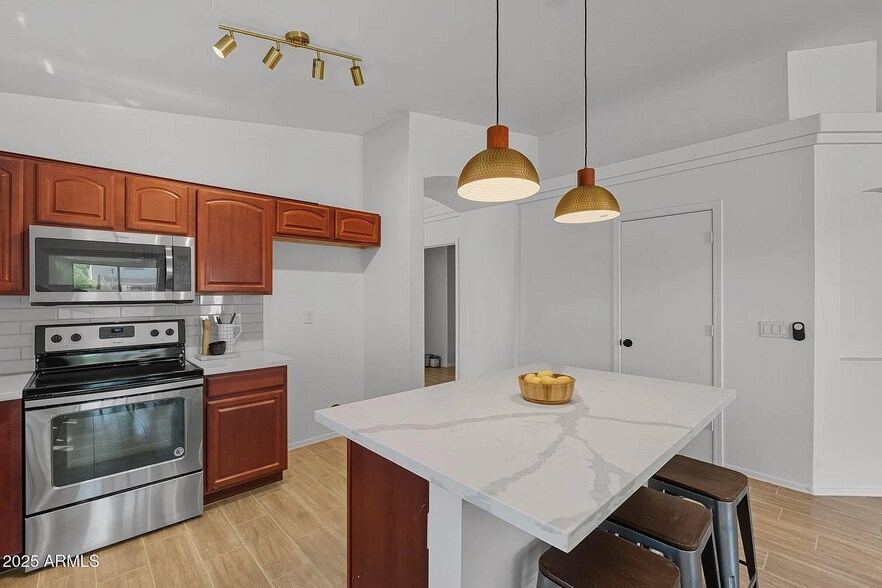 Building Photo - 2148 N Santiana Pl