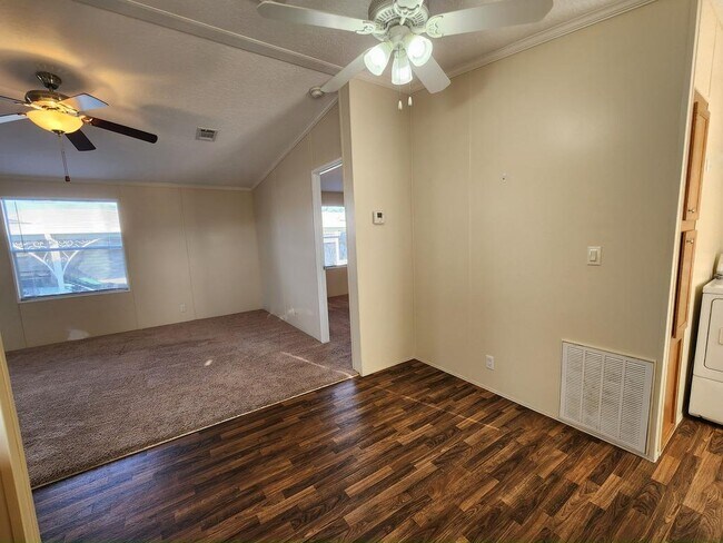 Building Photo - 445 Avanti Way Blvd