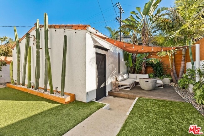 Building Photo - 810 Commonwealth Ave