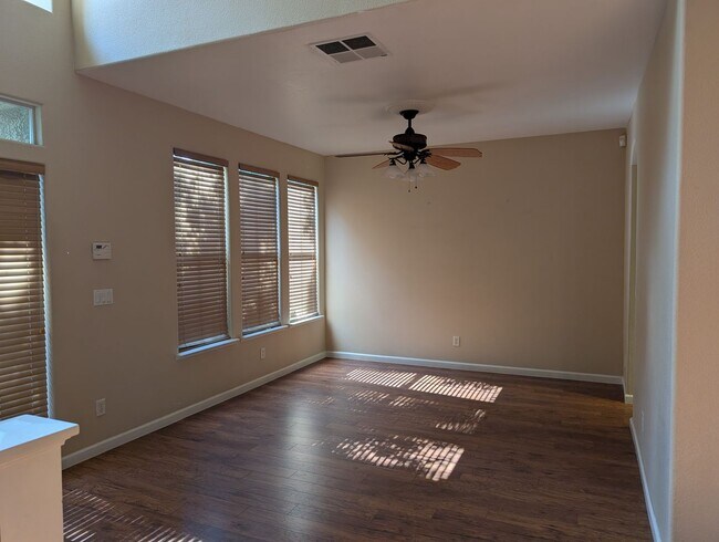 Building Photo - Nice and modern home with upgraded amenities, a wonderful floor plan, master suite, nice backyard...