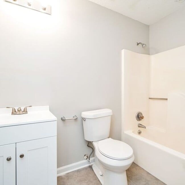 Building Photo - Limited-Time Promo! Get $250 OFF Your First Month's Rent!?Renovated Home in the Heart of Alabaste...