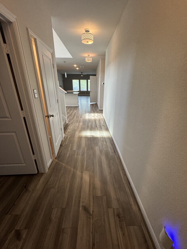 Building Photo - 7510 Boxing Elm
