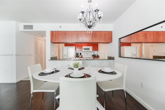 Building Photo - 1200 Brickell Bay Dr