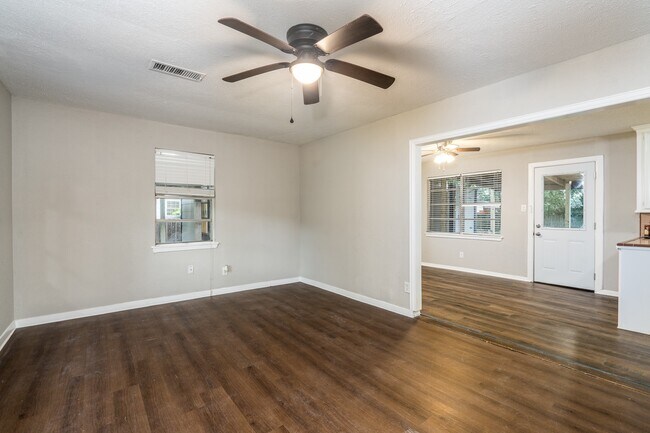 Building Photo - 503 Carrell St