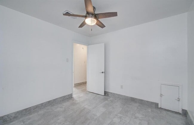 Building Photo - 502 Guyer St