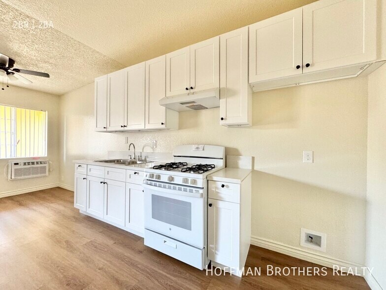 Building Photo - 15552 Nordhoff St