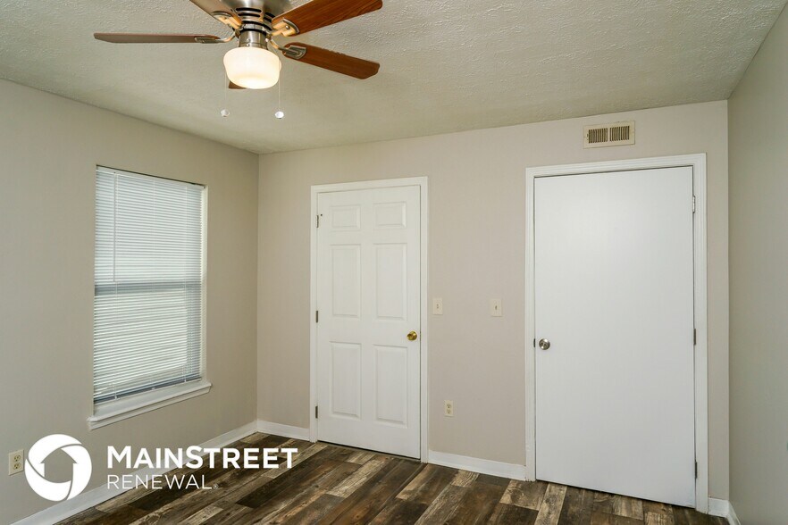Building Photo - 2913 Dumesnil St