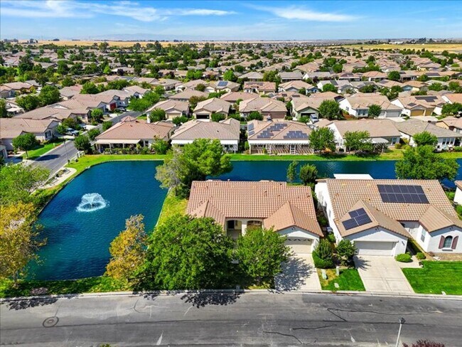 Building Photo - Trilogy 55+ Beautiful 3BD/3BA with pond view