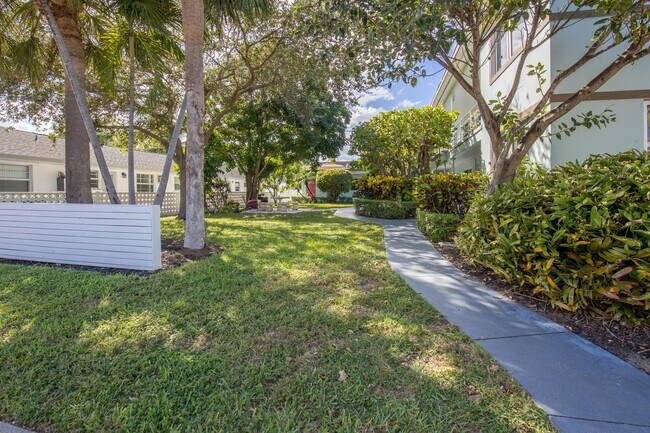 Building Photo - 101 S Palmway