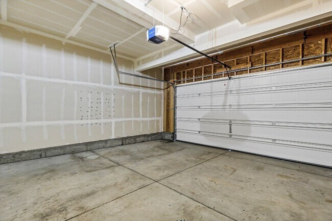 Building Photo - 7585 Alpine Daisy Dr