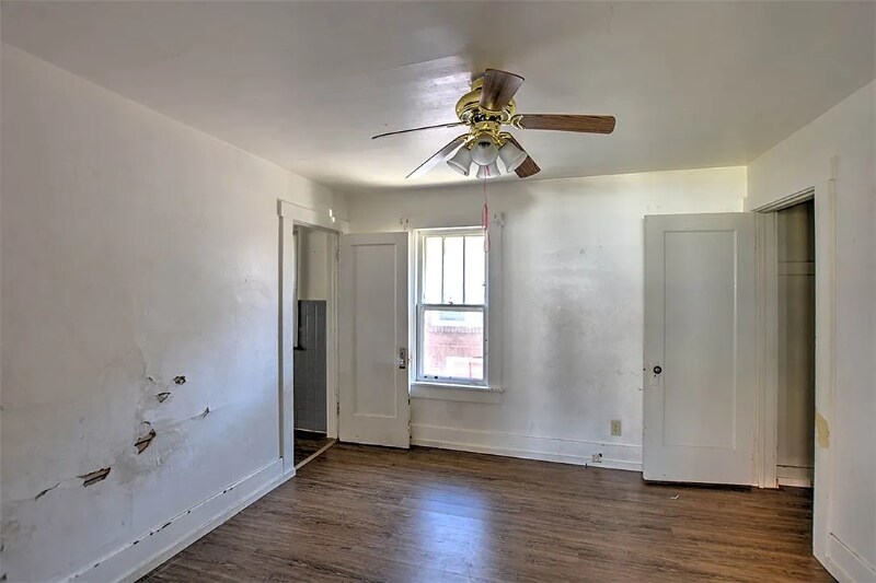 Building Photo - 2135 E Prairie Ave