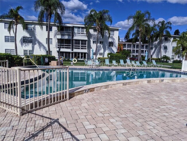 Building Photo - 2340 Canal Dr