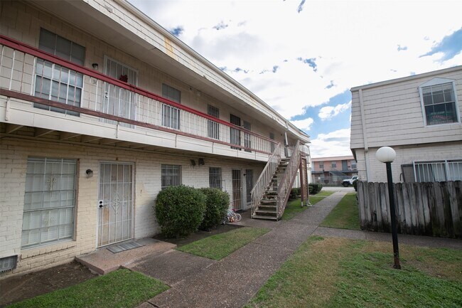 Building Photo - 6201 Ranchester Dr