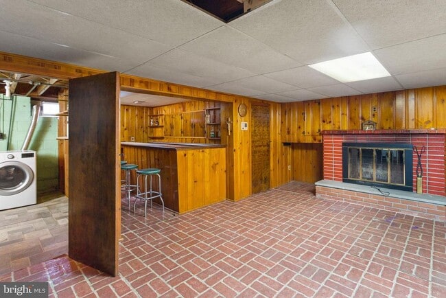 Building Photo - 816 East Dr