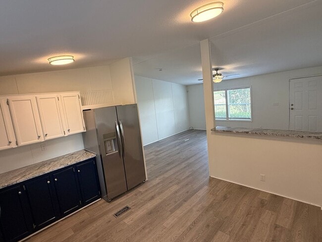 Building Photo - Charming 3 bed 2 bath on 1 acre lot