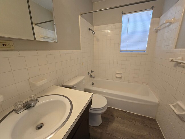Building Photo - 6408 Bluebird Ln