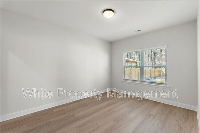 Building Photo - 7805 Shadow Lawn Rd