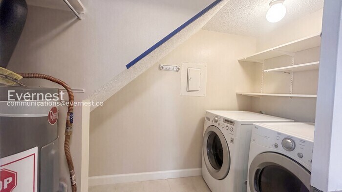 Building Photo - 900 Taulbee Ln